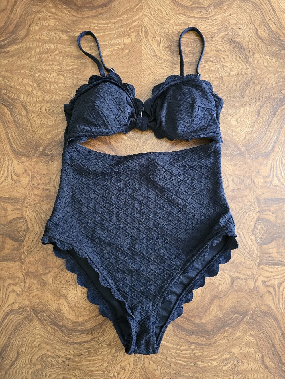 Cupshe Black Knotted Cutout Scallop Trim One Piece Swimsuit Womens size Large